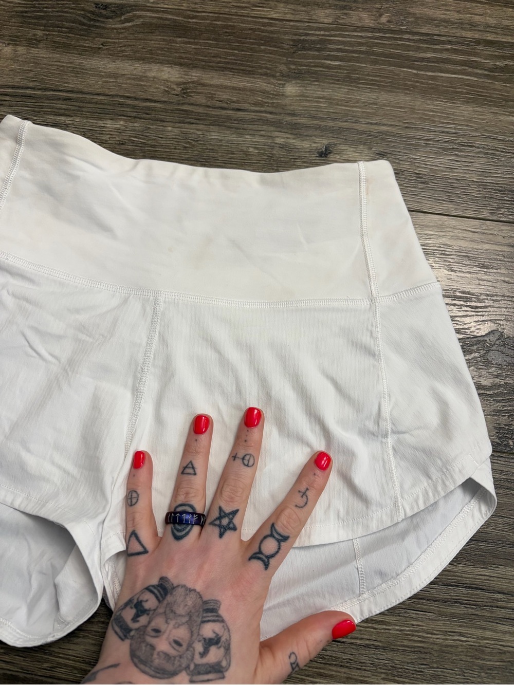 Lululemon Speed Up High-Rise Short *2.5"
(White) Size 2 - Picture 2 of 9